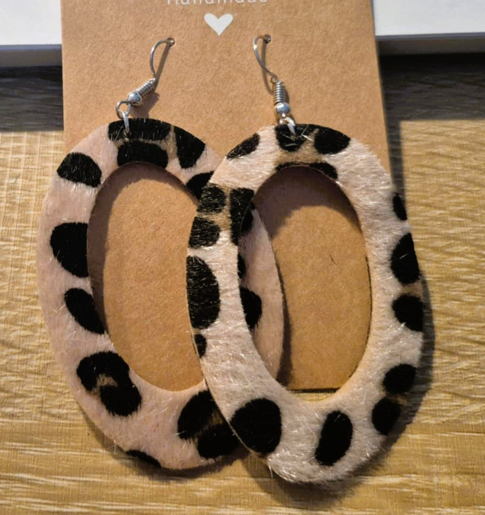 Boucles d'oreilles pendantes ovales motif léopard