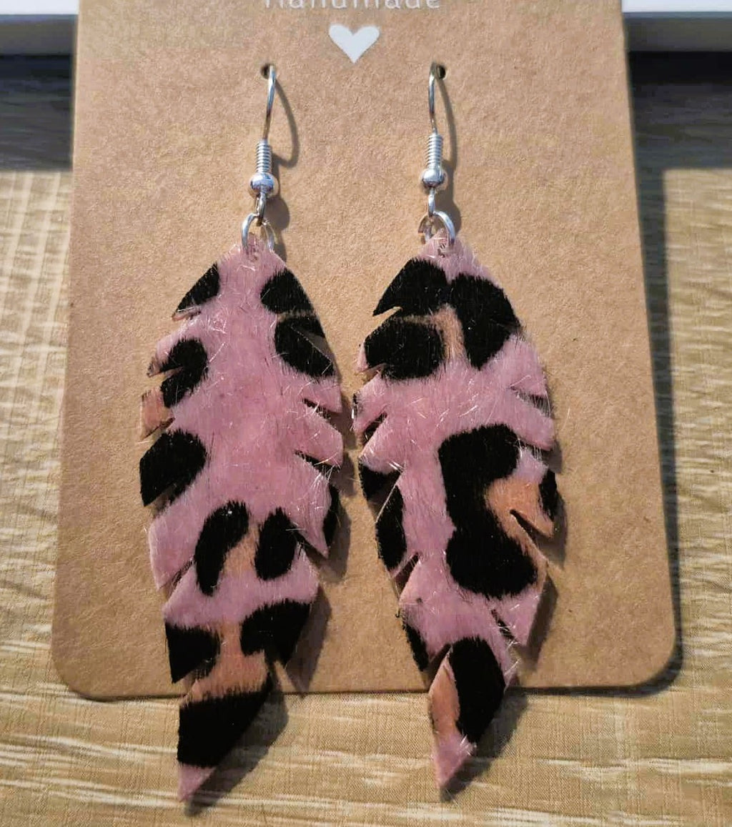 Boucles d'oreilles pendantes style plume imprimé léopard