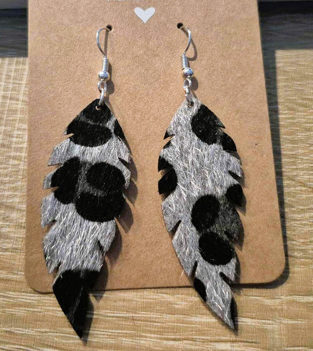 Boucles d'oreilles pendantes style plume imprimé léopard