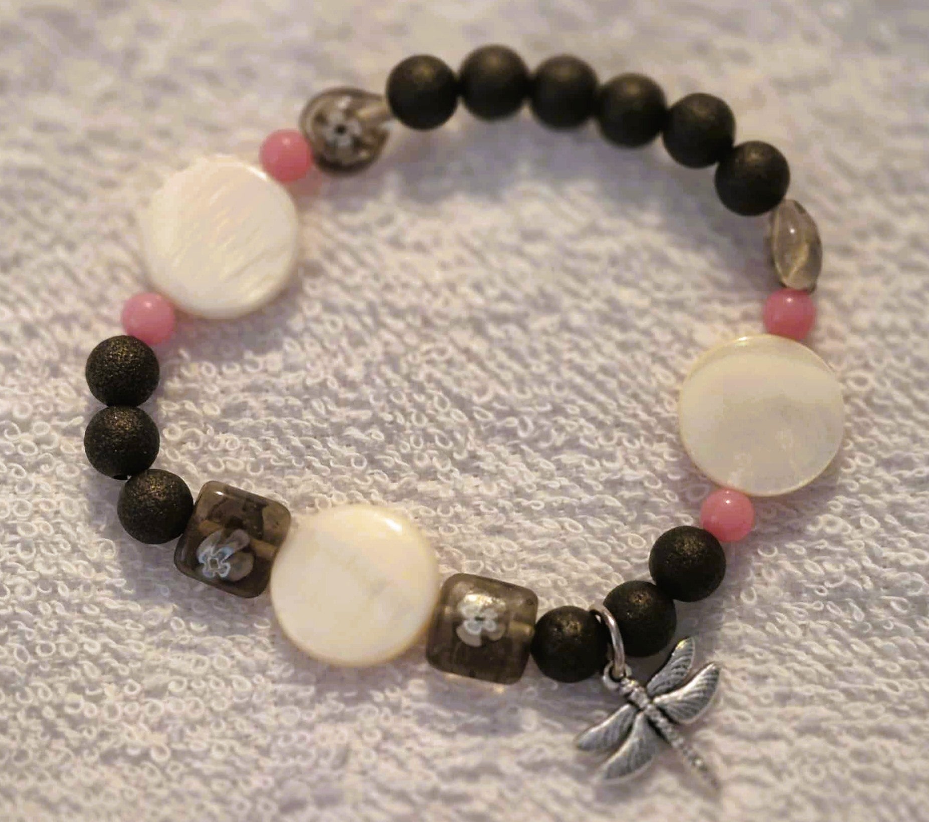 Bracelet Élégance & Sérénité - Nacre et libellule