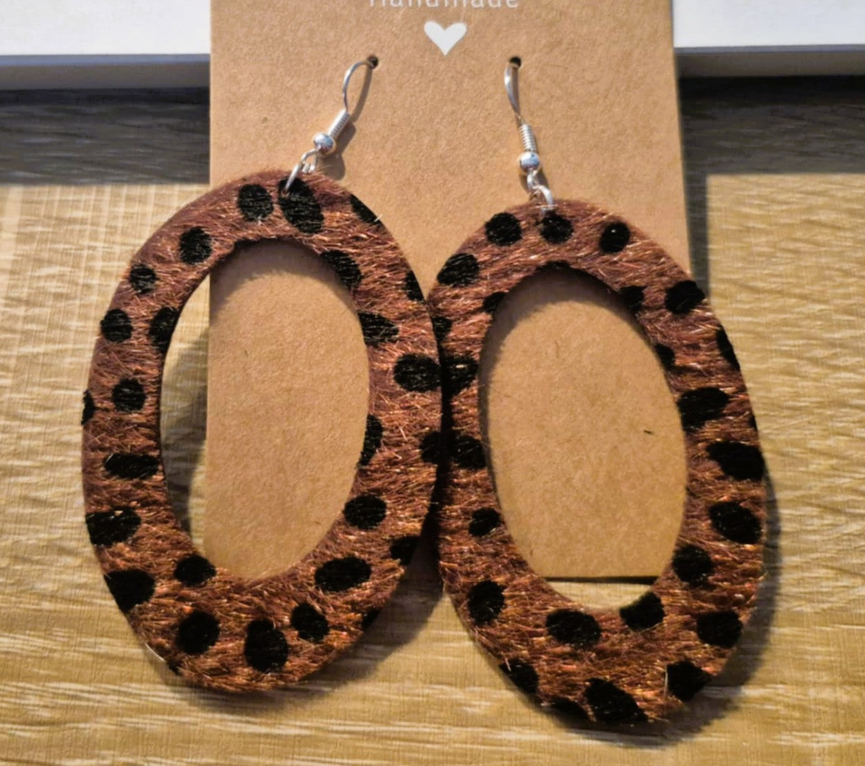 Boucles d'oreilles pendantes ovales motif léopard